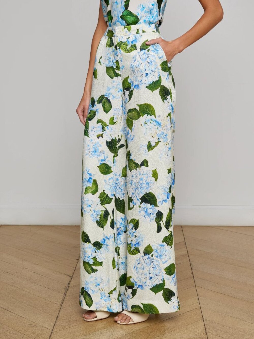 NWT | L'AGENCE Cream Wide-Leg Floral Pants Hydrangea Print Size 10 N - Picture 2 of 9